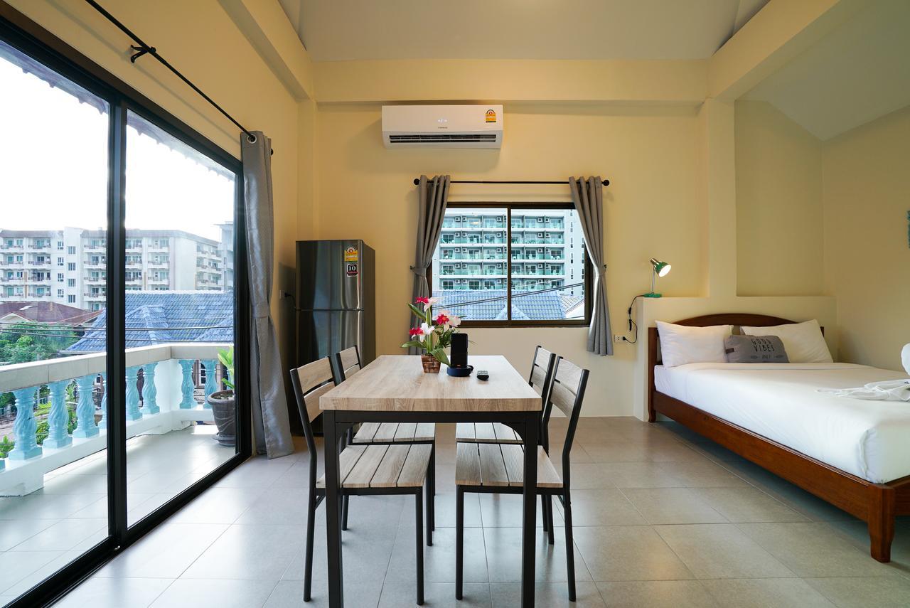 Eriksson Guesthouse Patong Номер фото
