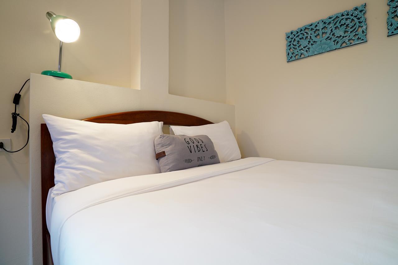 Eriksson Guesthouse Patong Номер фото