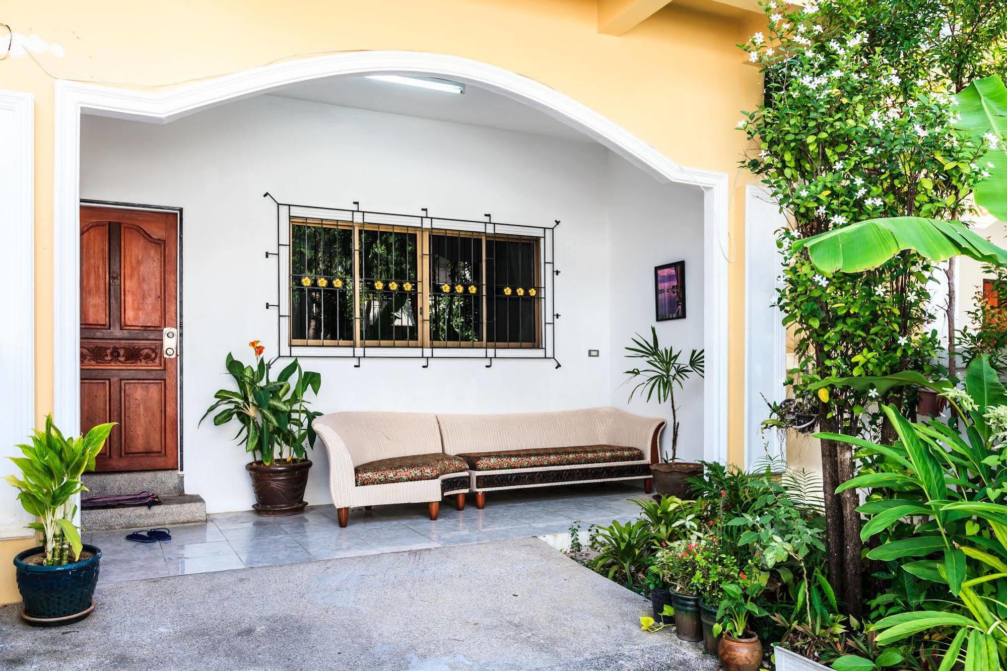 Eriksson Guesthouse Patong Екстер'єр фото
