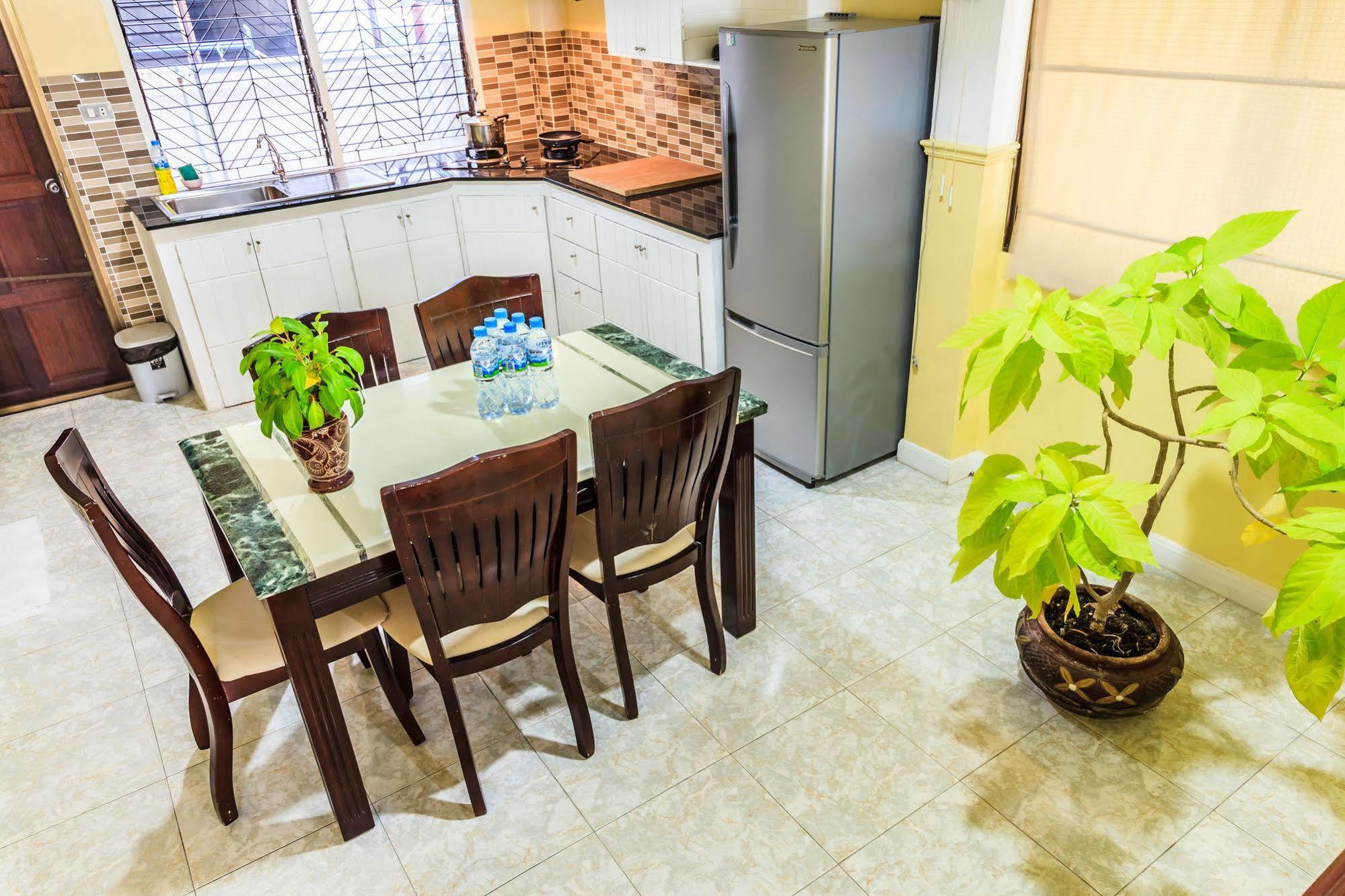 Eriksson Guesthouse Patong Екстер'єр фото